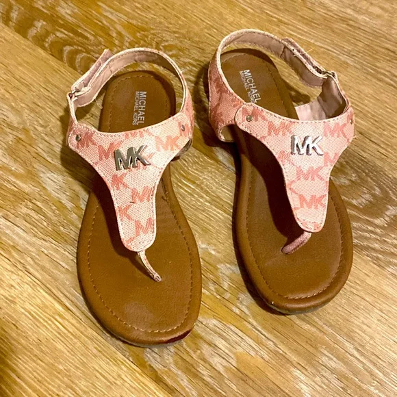 🌟Michael Kors girls sandals size 🌟